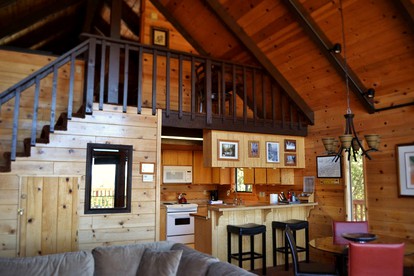 Creekside Cabin Surrounded by Woodlands in Idyllwild, California - Idyllwild, California - glamping.directory