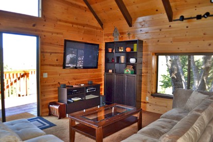 Creekside Cabin Surrounded by Woodlands in Idyllwild, California - Idyllwild, California - glamping.directory