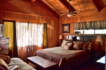 Creekside Cabin Surrounded by Woodlands in Idyllwild, California - Idyllwild, California - glamping.directory