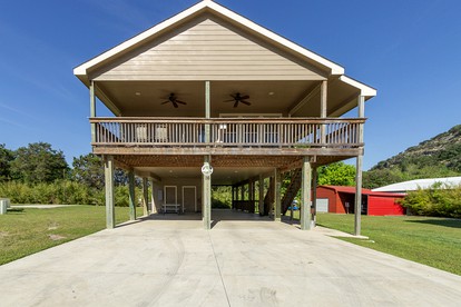 Texas Hill Country Glamping Stay with Direct River Access - Canyon Lake, Texas - glamping.directory