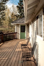 Charming Black Hills Vacation Rental for a South Dakota Getaway - Custer, South Dakota - glamping.directory