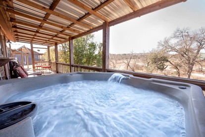 Spacious Accommodation for Two with Direct Creek Access for Fishing in Fredericksburg, Texas - Fredericksburg, Texas - glamping.directory