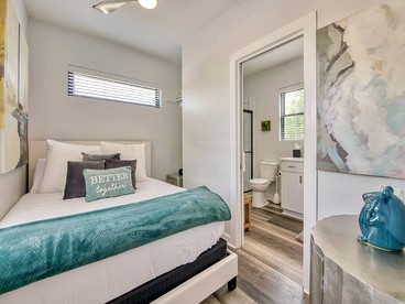 Luminous Modern Tiny House Perfect for Couples in North Carolina - Waynesville, North Carolina - glamping.directory