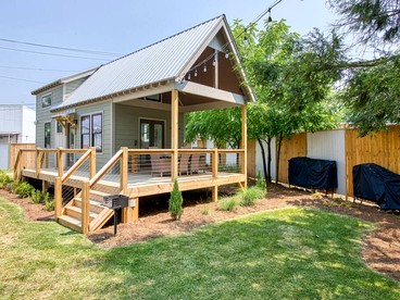 Luminous Modern Tiny House Perfect for Couples in North Carolina - Waynesville, North Carolina - glamping.directory
