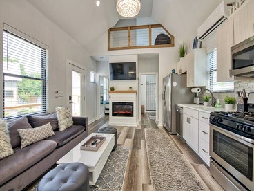 Luminous Modern Tiny House Perfect for Couples in North Carolina - Waynesville, North Carolina - glamping.directory