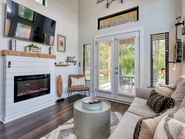 Luminous Modern Tiny House Perfect for Couples in North Carolina - Waynesville, North Carolina - glamping.directory