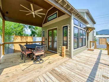 Luminous Modern Tiny House Perfect for Couples in North Carolina - Waynesville, North Carolina - glamping.directory