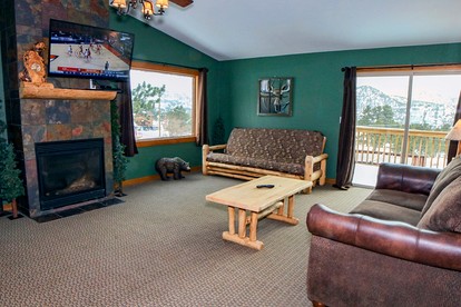 Cozy Cabin with Hot-tub in Estes Park, Colorado - glamping.directory