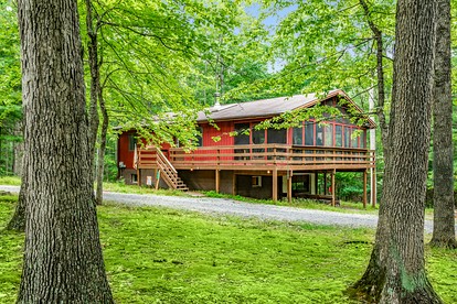 Mountain River Cabin with Hot Tub, Fire Pit and Kayaks for Your Fun Family Getaway in the Mountains of Great Cacapon, WV - Great Cacapon, West Virginia - glamping.directory