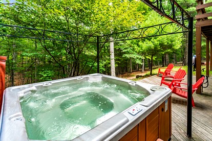Mountain River Cabin with Hot Tub, Fire Pit and Kayaks for Your Fun Family Getaway in the Mountains of Great Cacapon, WV - Great Cacapon, West Virginia - glamping.directory