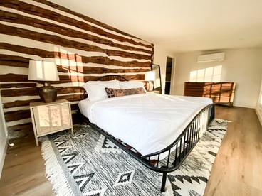 Renovated Cabin Great for a Romantic Escape in Texas - New Braunfels, Texas - glamping.directory