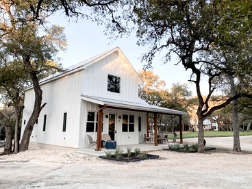 Renovated Cabin Great for a Romantic Escape in Texas - New Braunfels, Texas - glamping.directory