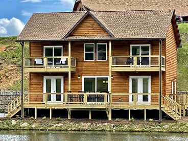 Incredible Waterfront Cabin for a Peaceful Family Getaway near Purlear, North Carolina - Purlear, North Carolina - glamping.directory