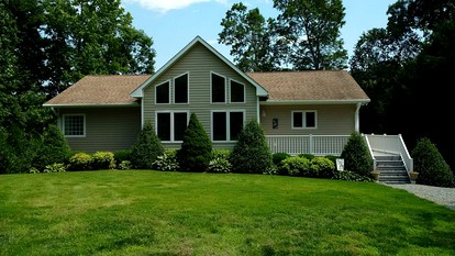 Spacious Family Vacation Rental on the Water in Bracey, Virginia - glamping.directory