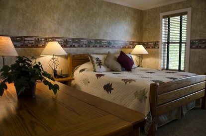 Secluded 1800's Farmhouse Rental Minutes from Cedar Point, Ohio - Sandusky, Ohio - glamping.directory