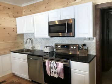 Secluded 1800's Farmhouse Rental Minutes from Cedar Point, Ohio - Sandusky, Ohio - glamping.directory