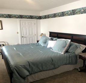 Secluded 1800's Farmhouse Rental Minutes from Cedar Point, Ohio - Sandusky, Ohio - glamping.directory