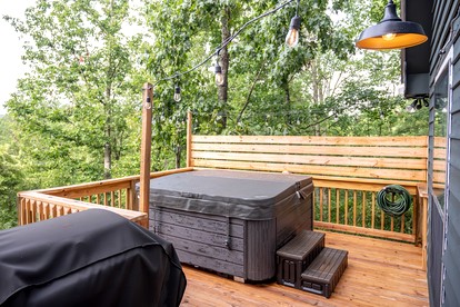 Chic Picturesque Cabin Ideal for a Romantic Getaway in Tennessee - Sevierville, Tennessee - glamping.directory