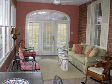 Historic Cottage Getaway on a Working Farm near Lexington, Virginia - Lexington, Virginia - glamping.directory
