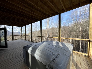 Luxurious Cabin with Hot-Tub, Pool Table and Amazing Hiking Trails in Sevierville, Tennessee - Sevierville, Tennessee - glamping.directory
