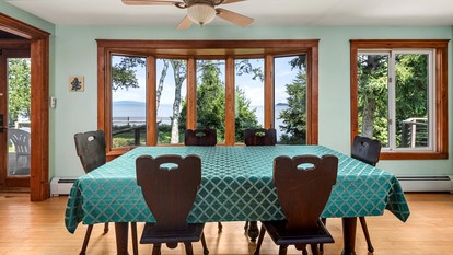 Beautiful Secluded Cottage with Fireplace and Amazing Views in Charlotte, Vermont - Charlotte, Vermont - glamping.directory