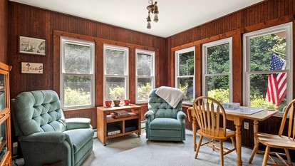 Beautiful Secluded Cottage with Fireplace and Amazing Views in Charlotte, Vermont - Charlotte, Vermont - glamping.directory