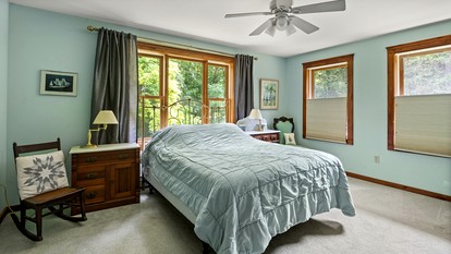 Beautiful Secluded Cottage with Fireplace and Amazing Views in Charlotte, Vermont - Charlotte, Vermont - glamping.directory