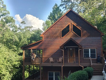 Incredible Cabin with Fireplace and Hot-tub Next to Hiking Trails in Mineral Bluff, Georgia - Mineral Bluff, Georgia - glamping.directory