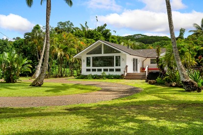 Stunning Vacation Rental by the Coast with Views of Coconut Trees in Kilauea, Hawaii - glamping.directory