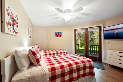 Design Cabin with Jacuzzi and Porch in Sister Bay, Wisconsin -  Sister Bay, Wisconsin - glamping.directory