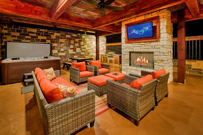 Stunning Glamping Lodge for Relaxation and Recreation in Gatlinburg - Gatlinburg, Tennessee - glamping.directory
