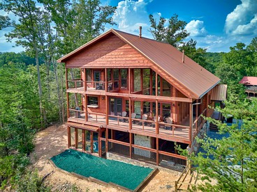 Stunning Glamping Lodge for Relaxation and Recreation in Gatlinburg - Gatlinburg, Tennessee - glamping.directory