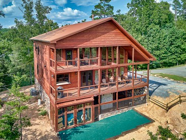 Stunning Glamping Lodge for Relaxation and Recreation in Gatlinburg - Gatlinburg, Tennessee - glamping.directory