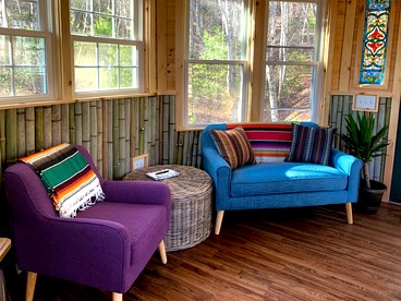 Comfy Wooden Treehouse Perfect for Small Families in Copperhill, Tennessee - Copperhill, Tennessee - glamping.directory