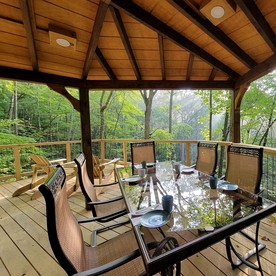 Comfy Wooden Treehouse Perfect for Small Families in Copperhill, Tennessee - Copperhill, Tennessee - glamping.directory