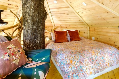 Comfy Wooden Treehouse Perfect for Small Families in Copperhill, Tennessee - Copperhill, Tennessee - glamping.directory