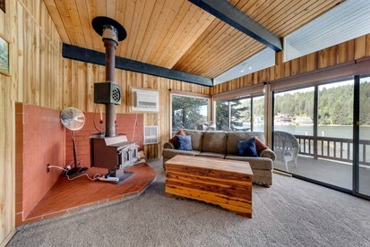 Secluded, Rustic Lakefront Home, Nestled on the Peaceful Shores of Lake Coeur d’Alene, Idaho - Coeur d'Alene, Idaho - glamping.directory