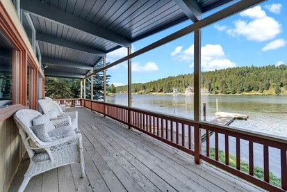 Secluded, Rustic Lakefront Home, Nestled on the Peaceful Shores of Lake Coeur d’Alene, Idaho - Coeur d'Alene, Idaho - glamping.directory