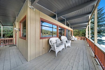 Secluded, Rustic Lakefront Home, Nestled on the Peaceful Shores of Lake Coeur d’Alene, Idaho - Coeur d'Alene, Idaho - glamping.directory
