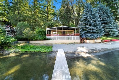 Secluded, Rustic Lakefront Home, Nestled on the Peaceful Shores of Lake Coeur d’Alene, Idaho - glamping.directory