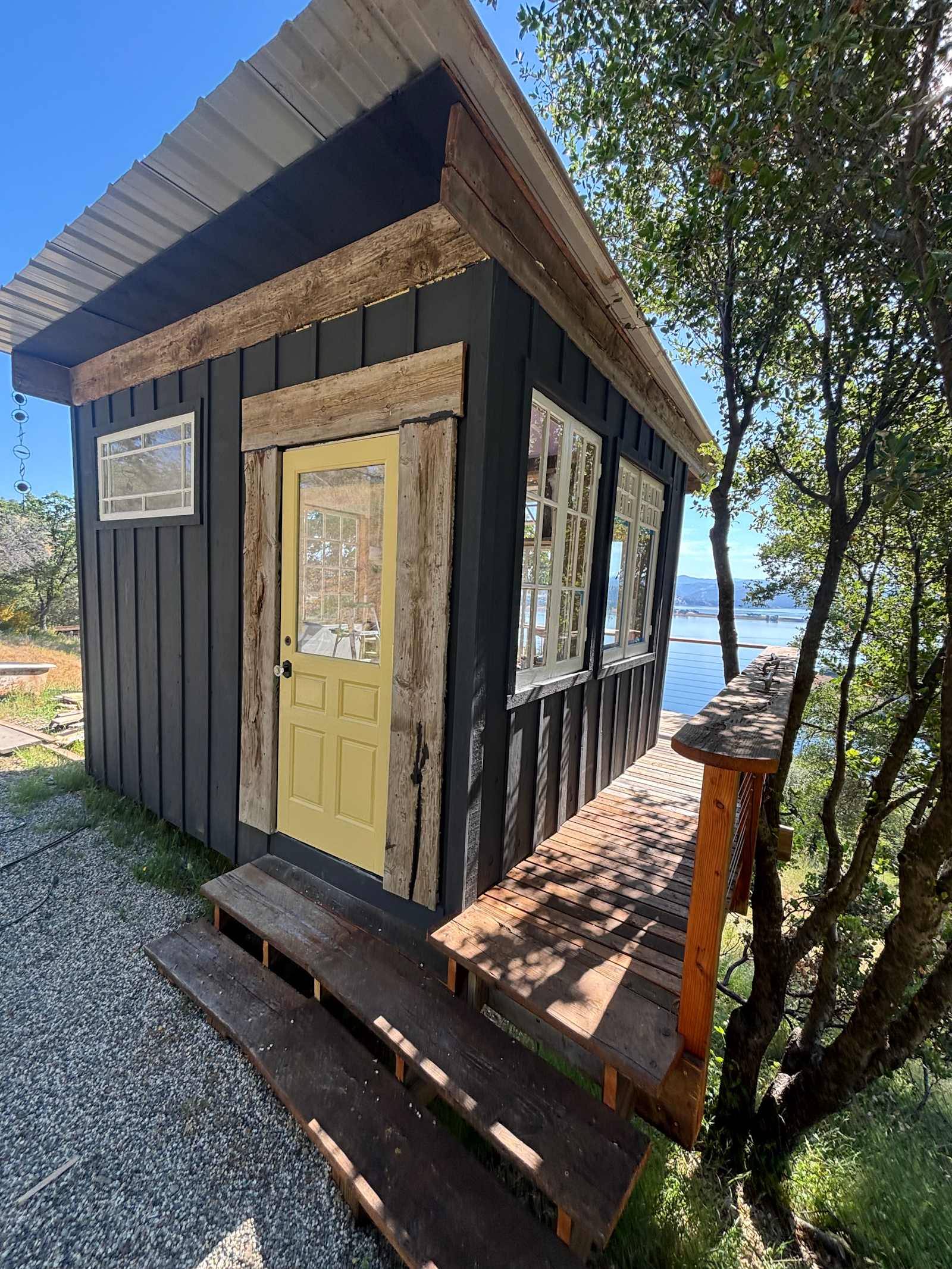 The Painted Lake - Angels Camp, California - glamping.directory