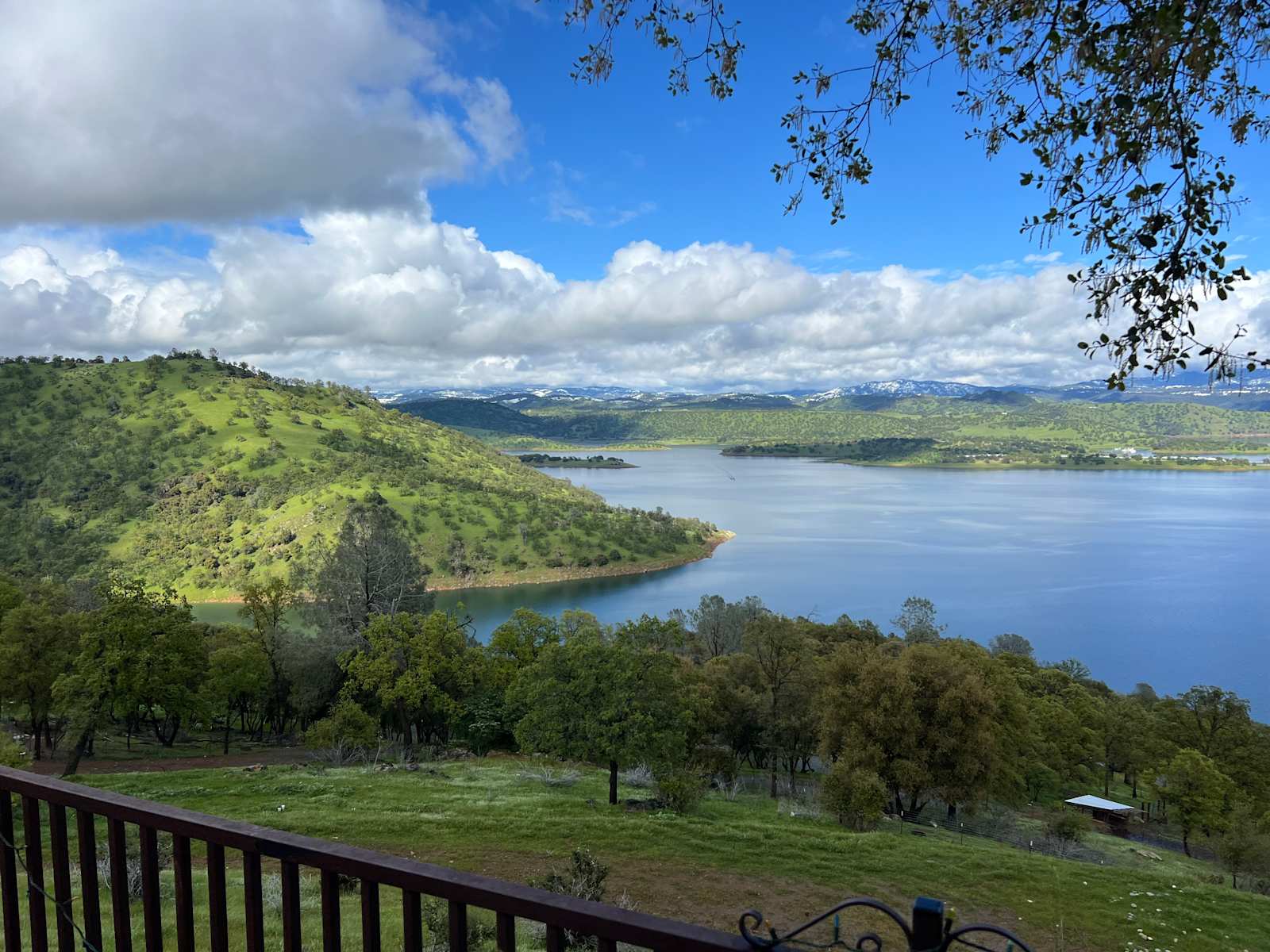 The Painted Lake - Angels Camp, California - glamping.directory