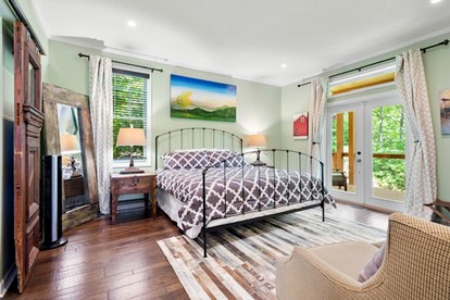 Luxurious Mountain Retreat with Wrap-Around Porches and Hot Tub, Near Asheville and Black Mountain, NC - Fairview, North Carolina - glamping.directory