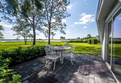 Lakeside Dome Retreat with Sun Deck & Lake Views | 2BR Rental in Clermont, Florida - Clermont, Florida - glamping.directory