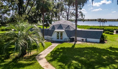 Lakeside Dome Retreat with Sun Deck & Lake Views | 2BR Rental in Clermont, Florida - glamping.directory