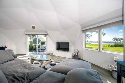 Lakeside Dome Retreat with Sun Deck & Lake Views | 2BR Rental in Clermont, Florida - Clermont, Florida - glamping.directory