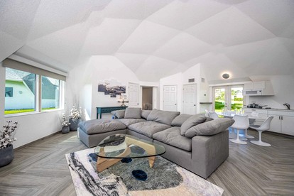 Lakeside Dome Retreat with Sun Deck & Lake Views | 2BR Rental in Clermont, Florida - Clermont, Florida - glamping.directory
