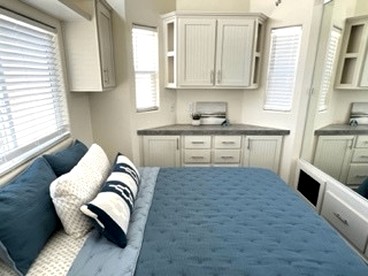Gorgeous Tiny House on Yuba Lake for a Unforgettable Glamping Getaway in Utah - Levan, Utah - glamping.directory