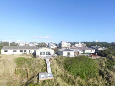 Oceanfront Cabin with Two Outdoor Soaking Tubs in the Heart of Newport, Oregon - Newport, Oregon - glamping.directory