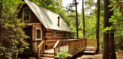 Romantic Log Cabin with Hot Tub near Cherokee National Forest, Tennessee - Coker Creek, Tennessee - glamping.directory